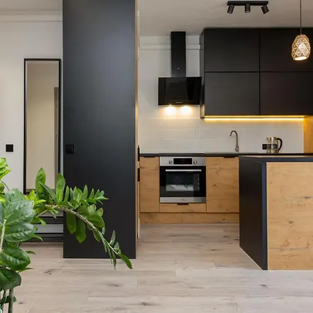 Grojecka Studio For 3 Guests With Balcony By Renters * Warsaw